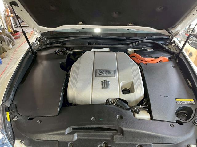 クラウンハイブリッド Ｇパッケージ　ナイトビューシステム　ヘッドライトＡＳＳＹ新品　４席シートヒーターＤＶＤ　本革パワーシート　車高調　アダプティブクルーズ　リア席パワーシート　前後プリクラセーフティ　前後ソナー　サイドモニター（14枚目）