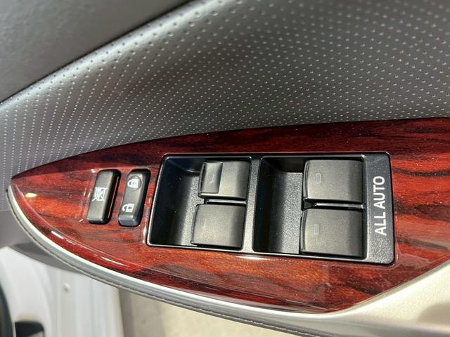 クラウンハイブリッド Ｇパッケージ　ナイトビューシステム　ヘッドライトＡＳＳＹ新品　４席シートヒーターＤＶＤ　本革パワーシート　車高調　アダプティブクルーズ　リア席パワーシート　前後プリクラセーフティ　前後ソナー　サイドモニター（24枚目）