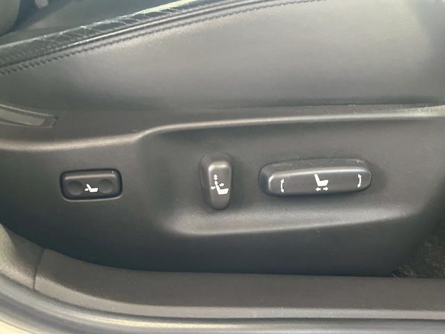 クラウンハイブリッド Ｇパッケージ　ナイトビューシステム　ヘッドライトＡＳＳＹ新品　４席シートヒーターＤＶＤ　本革パワーシート　車高調　アダプティブクルーズ　リア席パワーシート　前後プリクラセーフティ　前後ソナー　サイドモニター（27枚目）