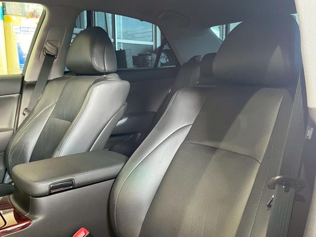 クラウンハイブリッド Ｇパッケージ　ナイトビューシステム　ヘッドライトＡＳＳＹ新品　４席シートヒーターＤＶＤ　本革パワーシート　車高調　アダプティブクルーズ　リア席パワーシート　前後プリクラセーフティ　前後ソナー　サイドモニター（37枚目）