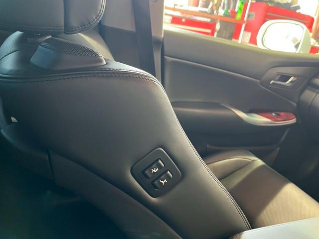 クラウンハイブリッド Ｇパッケージ　ナイトビューシステム　ヘッドライトＡＳＳＹ新品　４席シートヒーターＤＶＤ　本革パワーシート　車高調　アダプティブクルーズ　リア席パワーシート　前後プリクラセーフティ　前後ソナー　サイドモニター（39枚目）