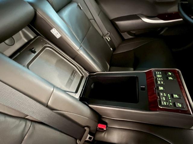 クラウンハイブリッド Ｇパッケージ　ナイトビューシステム　ヘッドライトＡＳＳＹ新品　４席シートヒーターＤＶＤ　本革パワーシート　車高調　アダプティブクルーズ　リア席パワーシート　前後プリクラセーフティ　前後ソナー　サイドモニター（46枚目）