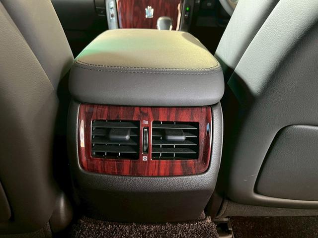 クラウンハイブリッド Ｇパッケージ　ナイトビューシステム　ヘッドライトＡＳＳＹ新品　４席シートヒーターＤＶＤ　本革パワーシート　車高調　アダプティブクルーズ　リア席パワーシート　前後プリクラセーフティ　前後ソナー　サイドモニター（48枚目）