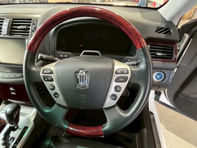 クラウンハイブリッド Ｇパッケージ　ナイトビューシステム　ヘッドライトＡＳＳＹ新品　４席シートヒーターＤＶＤ　本革パワーシート　車高調　アダプティブクルーズ　リア席パワーシート　前後プリクラセーフティ　前後ソナー　サイドモニター（56枚目）