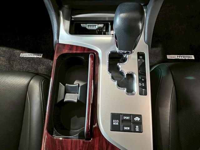 クラウンハイブリッド Ｇパッケージ　ナイトビューシステム　ヘッドライトＡＳＳＹ新品　４席シートヒーターＤＶＤ　本革パワーシート　車高調　アダプティブクルーズ　リア席パワーシート　前後プリクラセーフティ　前後ソナー　サイドモニター（65枚目）