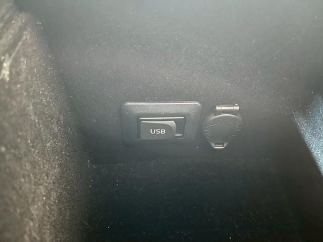 クラウンハイブリッド Ｇパッケージ　ナイトビューシステム　ヘッドライトＡＳＳＹ新品　４席シートヒーターＤＶＤ　本革パワーシート　車高調　アダプティブクルーズ　リア席パワーシート　前後プリクラセーフティ　前後ソナー　サイドモニター（69枚目）