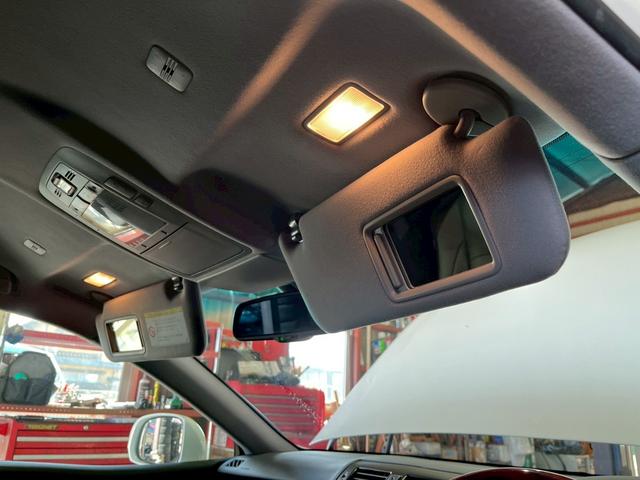 クラウンハイブリッド Ｇパッケージ　ナイトビューシステム　ヘッドライトＡＳＳＹ新品　４席シートヒーターＤＶＤ　本革パワーシート　車高調　アダプティブクルーズ　リア席パワーシート　前後プリクラセーフティ　前後ソナー　サイドモニター（70枚目）