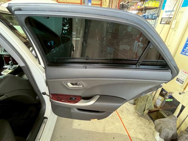 クラウンハイブリッド Ｇパッケージ　ナイトビューシステム　ヘッドライトＡＳＳＹ新品　４席シートヒーターＤＶＤ　本革パワーシート　車高調　アダプティブクルーズ　リア席パワーシート　前後プリクラセーフティ　前後ソナー　サイドモニター（73枚目）