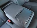 後部座席アームレストです。