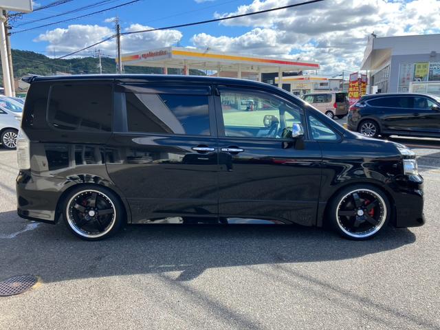 ヴォクシー ＺＳ　煌　社外１９インチアルミ・車高調・フルセグナビ・Ｂｌｕｅｔｏｏｔｈ・後席モニター・両側パワースライド・ＥＴＣ！（9枚目）