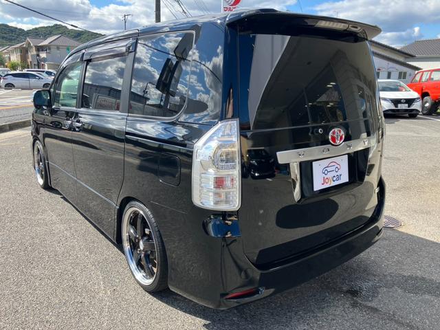 ヴォクシー ＺＳ　煌　社外１９インチアルミ・車高調・フルセグナビ・Ｂｌｕｅｔｏｏｔｈ・後席モニター・両側パワースライド・ＥＴＣ！（11枚目）