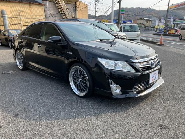 カムリ ハイブリッド　Ｇパッケージ　社外エアロ＆１９インチアルミ・ローダウン・新品シートカバー・パワーシート・純正ナビ・Ｂｌｕｅｔｏｏｔｈ・オートクルーズバックカメラ！（8枚目）