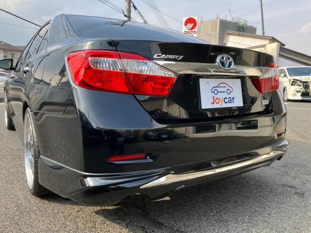 カムリ ハイブリッド　Ｇパッケージ　社外エアロ＆１９インチアルミ・ローダウン・新品シートカバー・パワーシート・純正ナビ・Ｂｌｕｅｔｏｏｔｈ・オートクルーズバックカメラ！（17枚目）