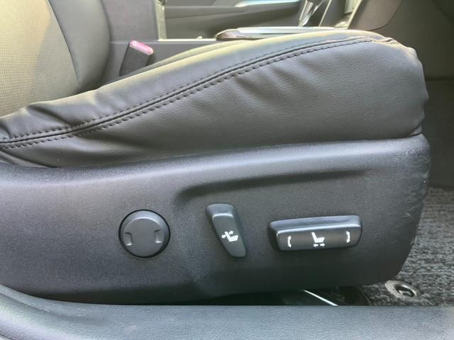 カムリ ハイブリッド　Ｇパッケージ　社外エアロ＆１９インチアルミ・ローダウン・新品シートカバー・パワーシート・純正ナビ・Ｂｌｕｅｔｏｏｔｈ・オートクルーズバックカメラ！（29枚目）