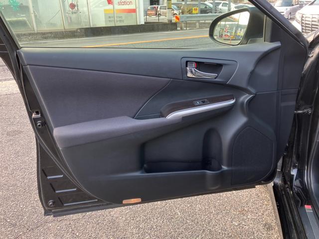 カムリ ハイブリッド　Ｇパッケージ　社外エアロ＆１９インチアルミ・ローダウン・新品シートカバー・パワーシート・純正ナビ・Ｂｌｕｅｔｏｏｔｈ・オートクルーズバックカメラ！（33枚目）