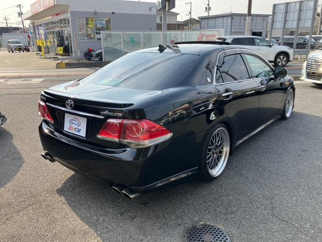 クラウン ２．５アスリート　アニバーサリーエディション　サンルーフ・黒革パワーシート・ＴＥＩＮ車高調・社外１９インチアルミ・社外エアロ＆４本出しマフラー・フルセグＨＤＤナビ・Ｂｌｕｅｔｏｏｔｈ・オートクルーズ・シートクーラー！（10枚目）