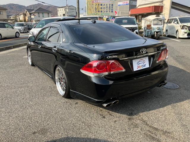 クラウン ２．５アスリート　アニバーサリーエディション　サンルーフ・黒革パワーシート・ＴＥＩＮ車高調・社外１９インチアルミ・社外エアロ＆４本出しマフラー・フルセグＨＤＤナビ・Ｂｌｕｅｔｏｏｔｈ・オートクルーズ・シートクーラー！（12枚目）