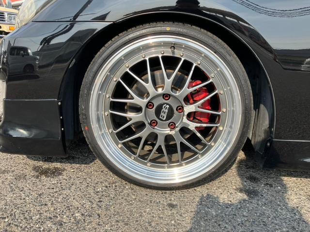 クラウン ２．５アスリート　アニバーサリーエディション　サンルーフ・黒革パワーシート・ＴＥＩＮ車高調・社外１９インチアルミ・社外エアロ＆４本出しマフラー・フルセグＨＤＤナビ・Ｂｌｕｅｔｏｏｔｈ・オートクルーズ・シートクーラー！（25枚目）