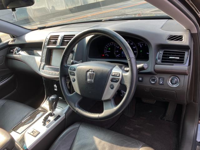 クラウン ２．５アスリート　アニバーサリーエディション　サンルーフ・黒革パワーシート・ＴＥＩＮ車高調・社外１９インチアルミ・社外エアロ＆４本出しマフラー・フルセグＨＤＤナビ・Ｂｌｕｅｔｏｏｔｈ・オートクルーズ・シートクーラー！（30枚目）