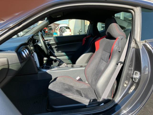 ８６ ＧＴ　６ＭＴ・ＴＥＩＮ車高調・ＥＮＫＥＩ１８インチアルミ・ＨＫＳマフラー・Ｋ＆Ｎエアフィルター・ＴＵＲＵＳＴオイルクーラキット・ＢＬＩＴＺサクションパイプキット＆メーター！（33枚目）