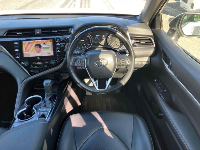 カムリ WSレザーパッケージ グー故障診断実施済(エラーなし) TRDフルエアロ TRDグリル 純正ナビ JBLサウンド ブラインドスポットモニター パワーシート ドライブレコーダー レザーシート バックカメラ 専用トランクマット(11枚目)