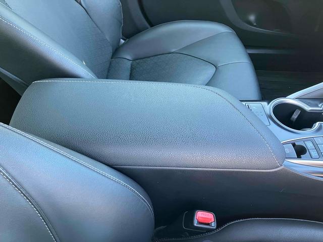 カムリ WSレザーパッケージ グー故障診断実施済(エラーなし) TRDフルエアロ TRDグリル 純正ナビ JBLサウンド ブラインドスポットモニター パワーシート ドライブレコーダー レザーシート バックカメラ 専用トランクマット(27枚目)