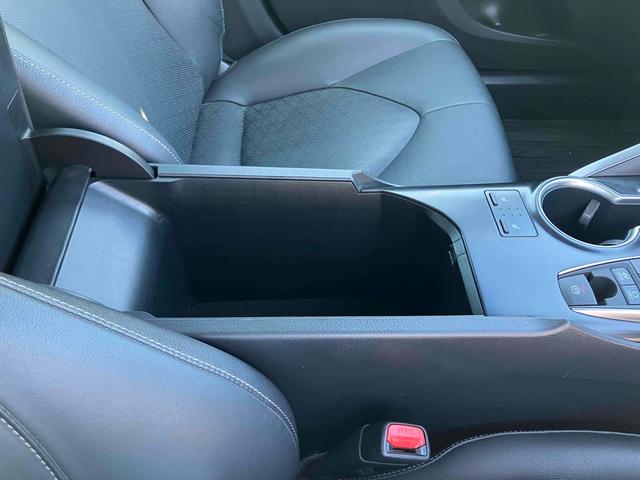 カムリ WSレザーパッケージ グー故障診断実施済(エラーなし) TRDフルエアロ TRDグリル 純正ナビ JBLサウンド ブラインドスポットモニター パワーシート ドライブレコーダー レザーシート バックカメラ 専用トランクマット(28枚目)