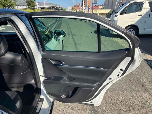 カムリ WSレザーパッケージ グー故障診断実施済(エラーなし) TRDフルエアロ TRDグリル 純正ナビ JBLサウンド ブラインドスポットモニター パワーシート ドライブレコーダー レザーシート バックカメラ 専用トランクマット(51枚目)