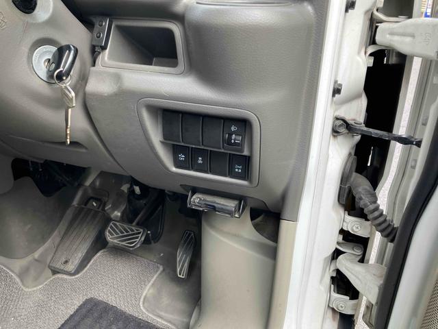 エブリイ ＰＡリミテッド　ＥＴＣ　バックカメラ　両側スライドドア　ナビ　ＴＶ　衝突被害軽減システム　キーレスエントリー　ＡＴ　盗難防止システム　ＡＢＳ　ＥＳＣ　ＣＤ　衝突安全ボディ　エアコン　パワーステアリング（13枚目）