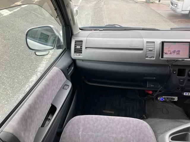 ハイエースワゴン ＧＬ　４ＷＤ　ＥＴＣ　バックカメラ　ナビ　ＴＶ　電動スライドドア　キーレスエントリー　電動格納ミラー　後席モニター　ＡＴ　アルミホイール　盗難防止システム　ＡＢＳ　エアコン　パワーステアリング（8枚目）