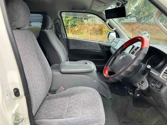 ハイエースワゴン ＧＬ　４ＷＤ　ＥＴＣ　バックカメラ　ナビ　ＴＶ　電動スライドドア　キーレスエントリー　電動格納ミラー　後席モニター　ＡＴ　アルミホイール　盗難防止システム　ＡＢＳ　エアコン　パワーステアリング（11枚目）