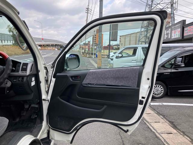 ハイエースワゴン ＧＬ　４ＷＤ　ＥＴＣ　バックカメラ　ナビ　ＴＶ　電動スライドドア　キーレスエントリー　電動格納ミラー　後席モニター　ＡＴ　アルミホイール　盗難防止システム　ＡＢＳ　エアコン　パワーステアリング（13枚目）