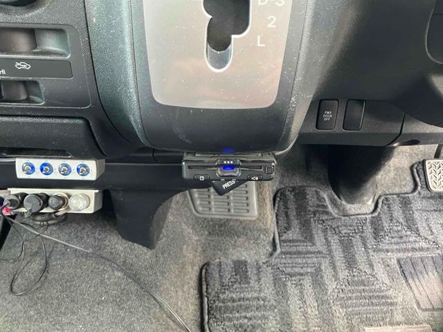 ハイエースワゴン ＧＬ　４ＷＤ　ＥＴＣ　バックカメラ　ナビ　ＴＶ　電動スライドドア　キーレスエントリー　電動格納ミラー　後席モニター　ＡＴ　アルミホイール　盗難防止システム　ＡＢＳ　エアコン　パワーステアリング（21枚目）