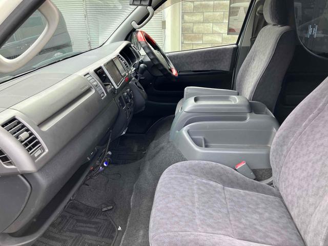 ハイエースワゴン ＧＬ　４ＷＤ　ＥＴＣ　バックカメラ　ナビ　ＴＶ　電動スライドドア　キーレスエントリー　電動格納ミラー　後席モニター　ＡＴ　アルミホイール　盗難防止システム　ＡＢＳ　エアコン　パワーステアリング（24枚目）