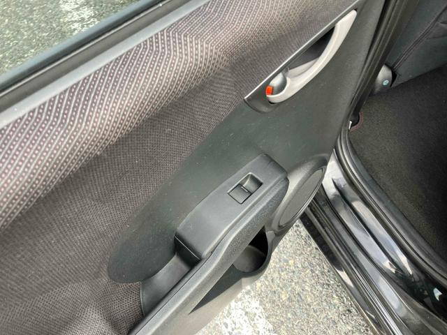 フィット RS ETC ナビ TV アルミホイール キーレスエントリー 電動格納ミラー CVT 盗難防止システム 衝突安全ボディ ABS CD DVD再生 エアコン パワーステアリング パワーウィンドウ(32枚目)