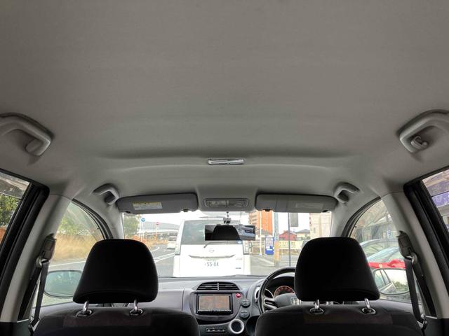 フィット RS ETC ナビ TV アルミホイール キーレスエントリー 電動格納ミラー CVT 盗難防止システム 衝突安全ボディ ABS CD DVD再生 エアコン パワーステアリング パワーウィンドウ(41枚目)