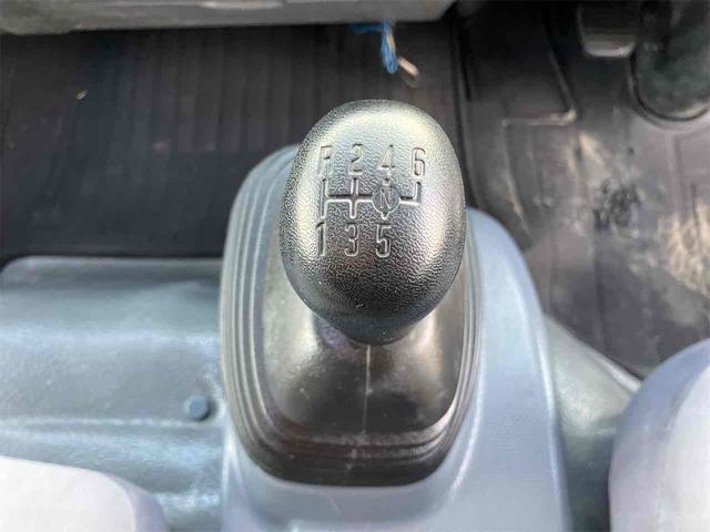 エルフトラック 4段クレーン付 セーフティーローダー・ タダノ4段ラジコン付 最大積載量28500kg・積載車 荷台長さ5170mm 荷台ラジコン付き 6速MT ETC キーレスエントリー 電動格納ミラー(62枚目)