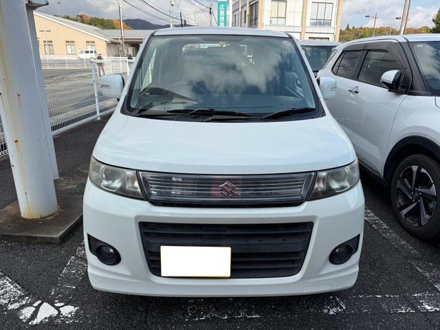 ワゴンＲスティングレー リミテッド　ＣＤ　スマートキー　ＨＩＤヘッドライト　電動格納ミラー　ＡＷ１４インチ　ＡＢＳ　エアコン　パワーウィンドウ　パワーステアリング　運転席・助手席エアバック　盗難防止システム　衝突安全ボディ（2枚目）