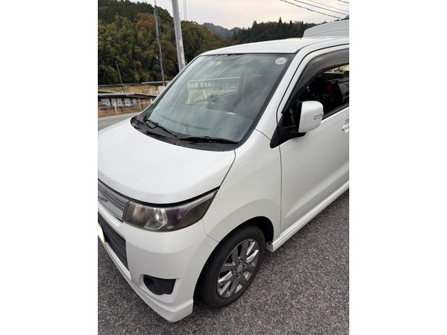 ワゴンＲスティングレー リミテッド　ＣＤ　スマートキー　ＨＩＤヘッドライト　電動格納ミラー　ＡＷ１４インチ　ＡＢＳ　エアコン　パワーウィンドウ　パワーステアリング　運転席・助手席エアバック　盗難防止システム　衝突安全ボディ（3枚目）