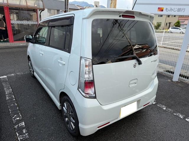 ワゴンＲスティングレー リミテッド　ＣＤ　スマートキー　ＨＩＤヘッドライト　電動格納ミラー　ＡＷ１４インチ　ＡＢＳ　エアコン　パワーウィンドウ　パワーステアリング　運転席・助手席エアバック　盗難防止システム　衝突安全ボディ（11枚目）