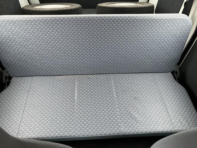 ハイゼットカーゴ 　４ＷＤ車　パワーステアリング両側スライドドア　純正ラジオスピーカー　フルフラットシート　エアコン（13枚目）