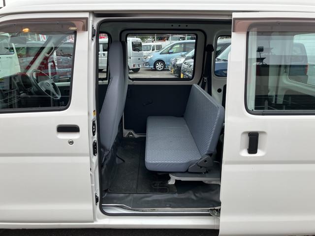 ハイゼットカーゴ 　４ＷＤ車　パワーステアリング両側スライドドア　純正ラジオスピーカー　フルフラットシート　エアコン（17枚目）