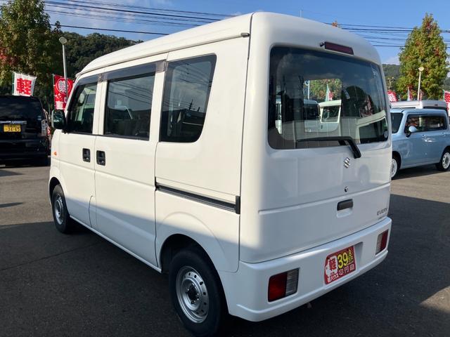 エブリイ ＰＡ　４ＷＤ車　両側スライドドア　エアコン　ＣＤデッキ　フルフラットシート　パワーステアリング　Ｗエアバック　ＡＢＳ（5枚目）