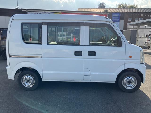 エブリイ ＰＡ　４ＷＤ車　両側スライドドア　エアコン　ＣＤデッキ　フルフラットシート　パワーステアリング　Ｗエアバック　ＡＢＳ（8枚目）