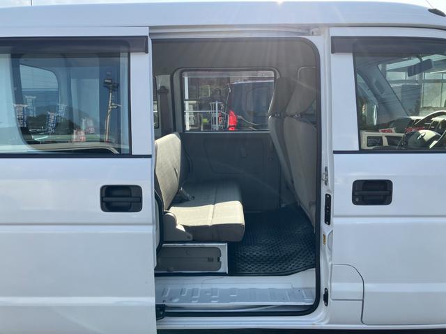 エブリイ ＰＡ　４ＷＤ車　両側スライドドア　エアコン　ＣＤデッキ　フルフラットシート　パワーステアリング　Ｗエアバック　ＡＢＳ（12枚目）