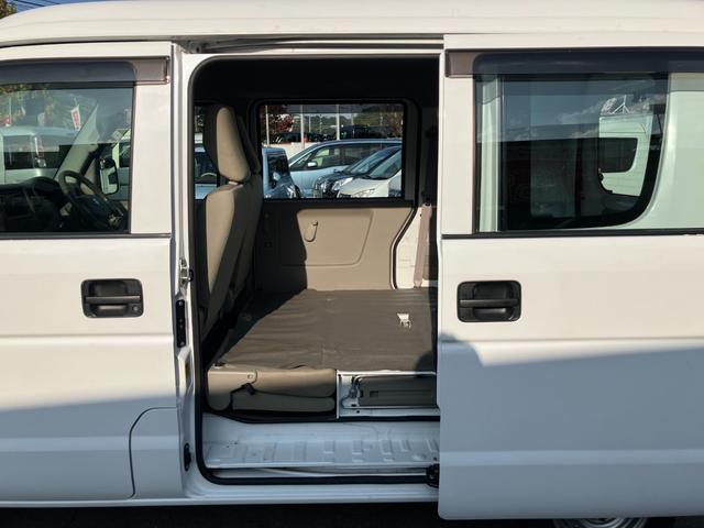 エブリイ ＰＡ　４ＷＤ車　両側スライドドア　エアコン　ＣＤデッキ　フルフラットシート　パワーステアリング　Ｗエアバック　ＡＢＳ（17枚目）