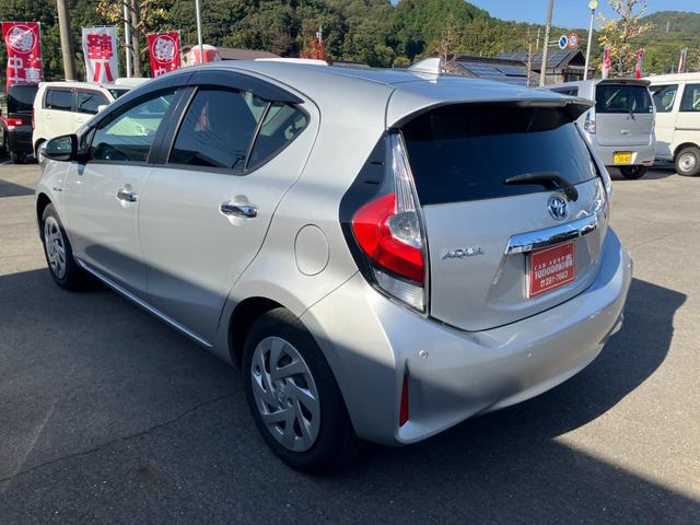 アクア Sスタイルブラック 衝突被害軽減ブレーキ バックカメラ ETC レーンキープアシスト ワンセグTV・ナビ Bluetooth接続 CD再生 プッシュスタート キーレス オートエアコン 電動格納ミラー Wエアバック ABS(5枚目)