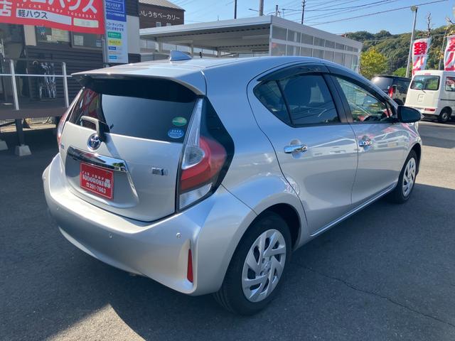 アクア Sスタイルブラック 衝突被害軽減ブレーキ バックカメラ ETC レーンキープアシスト ワンセグTV・ナビ Bluetooth接続 CD再生 プッシュスタート キーレス オートエアコン 電動格納ミラー Wエアバック ABS(7枚目)