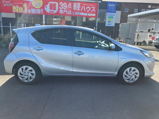 アクア Sスタイルブラック 衝突被害軽減ブレーキ バックカメラ ETC レーンキープアシスト ワンセグTV・ナビ Bluetooth接続 CD再生 プッシュスタート キーレス オートエアコン 電動格納ミラー Wエアバック ABS(8枚目)