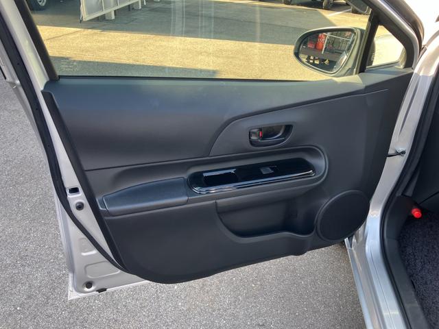 アクア Sスタイルブラック 衝突被害軽減ブレーキ バックカメラ ETC レーンキープアシスト ワンセグTV・ナビ Bluetooth接続 CD再生 プッシュスタート キーレス オートエアコン 電動格納ミラー Wエアバック ABS(22枚目)